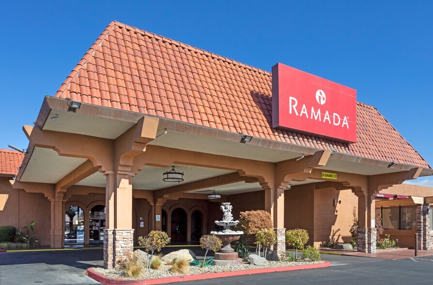 Primary Photo Of 324 E Shaw Ave, Fresno Hotel For Sale