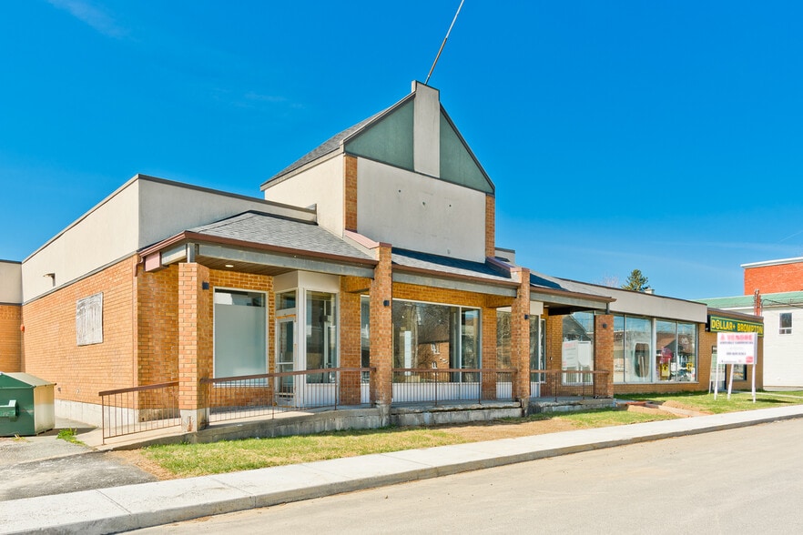 More Photos Of 22 Rue Saint-Joseph, Sherbrooke Drugstore For Lease