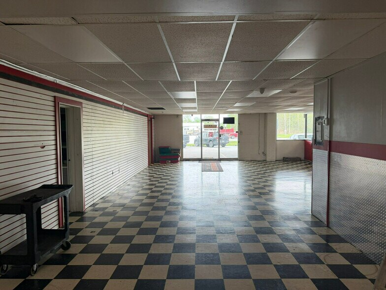 More Photos Of 5200 Cleveland St, Merrillville Truck Terminal For Lease