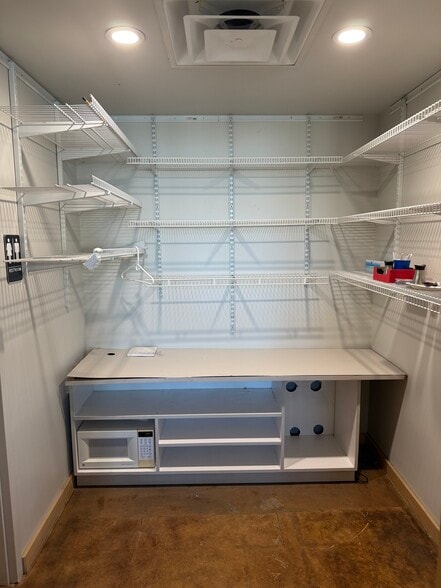 More Photos Of 80 Main St, Lemont Freestanding For Lease