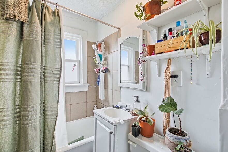 More Photos Of 4340-4342 Holly St, Kansas City Multifamily For Sale