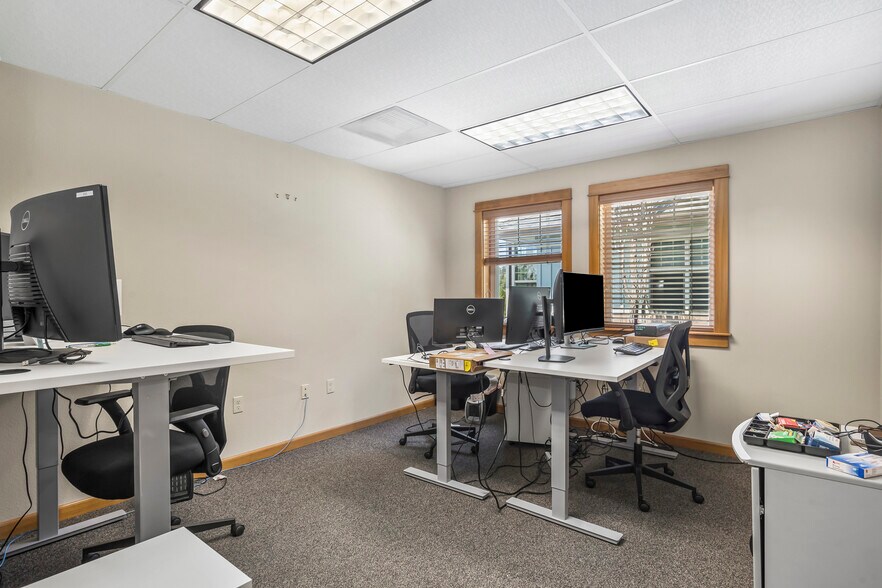 More Photos Of 796 SW Bradbury Way, Bend Office For Lease