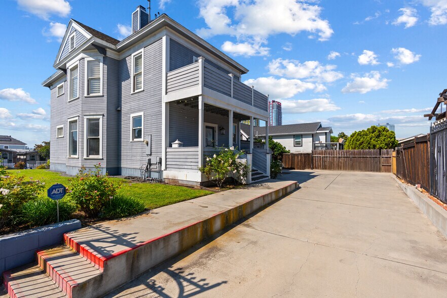 More Photos Of 1940 Market St, San Diego Office For Sale