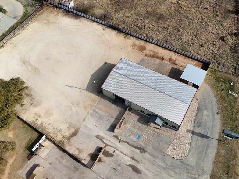 More Photos Of 1511 S Graham St, Stephenville General Retail For Sale