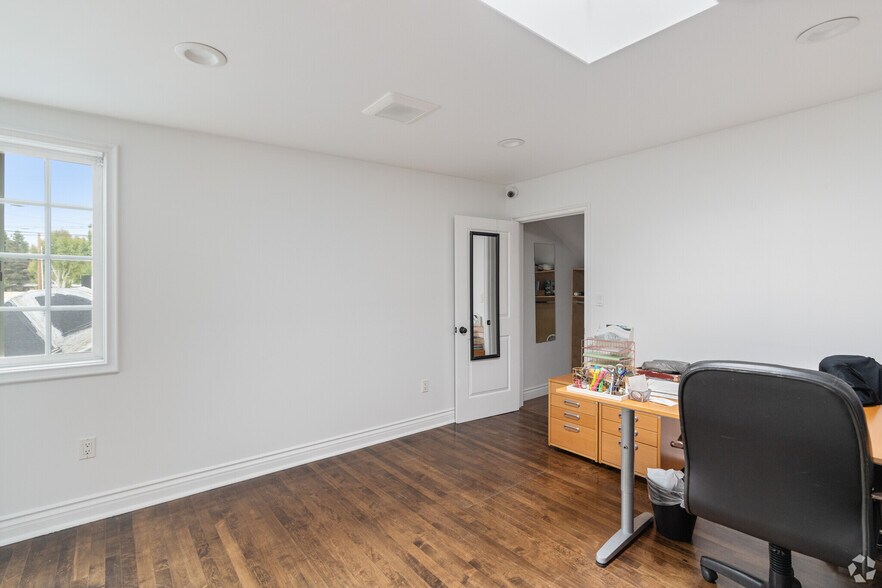 More Photos Of 6000 Woodman Ave, Van Nuys General Retail For Sale