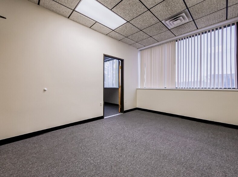 More Photos Of 43000 W 9 Mile Rd, Novi Warehouse For Lease