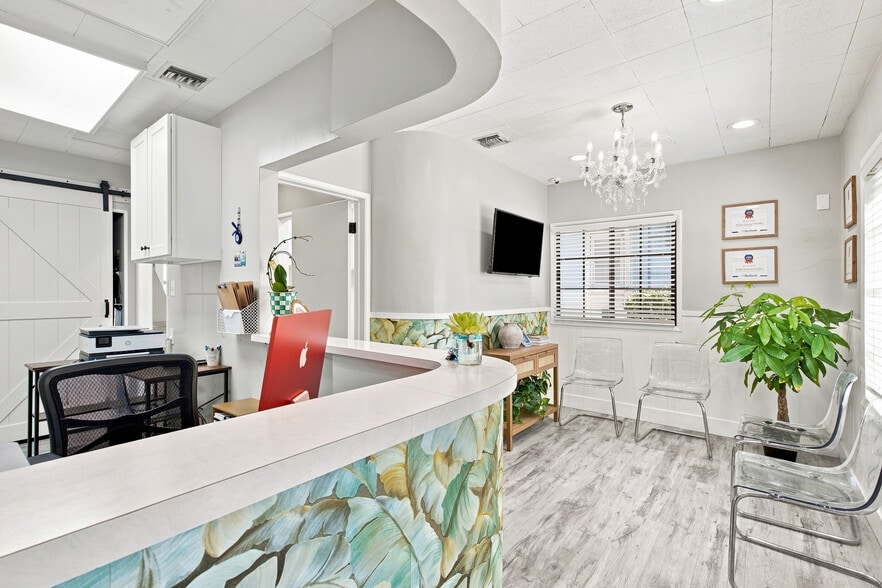 More Photos Of 411 E Palm Ave, Burbank Medical For Lease