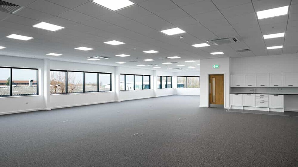 More Photos Of 2 Trafalgar Way, Bar Hill Warehouse For Lease