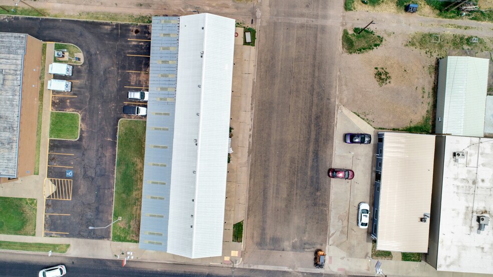 More Photos Of 1002 Main St, Friona Storefront For Sale