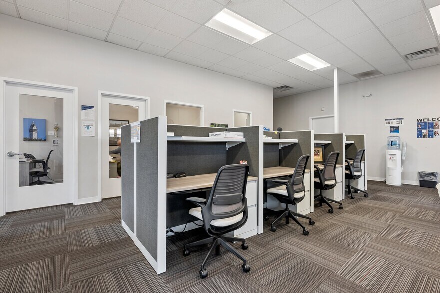 More Photos Of 855 Farmington Ave, Farmington Office For Lease
