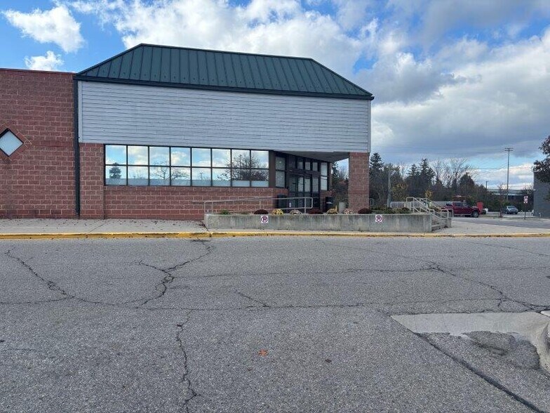 More Photos Of 2439-2471 W Stadium Blvd, Ann Arbor Unknown For Lease