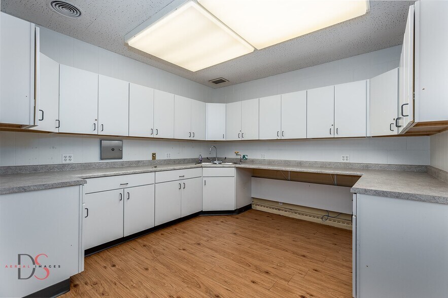More Photos Of 612 Court St, Ottawa Medical For Lease