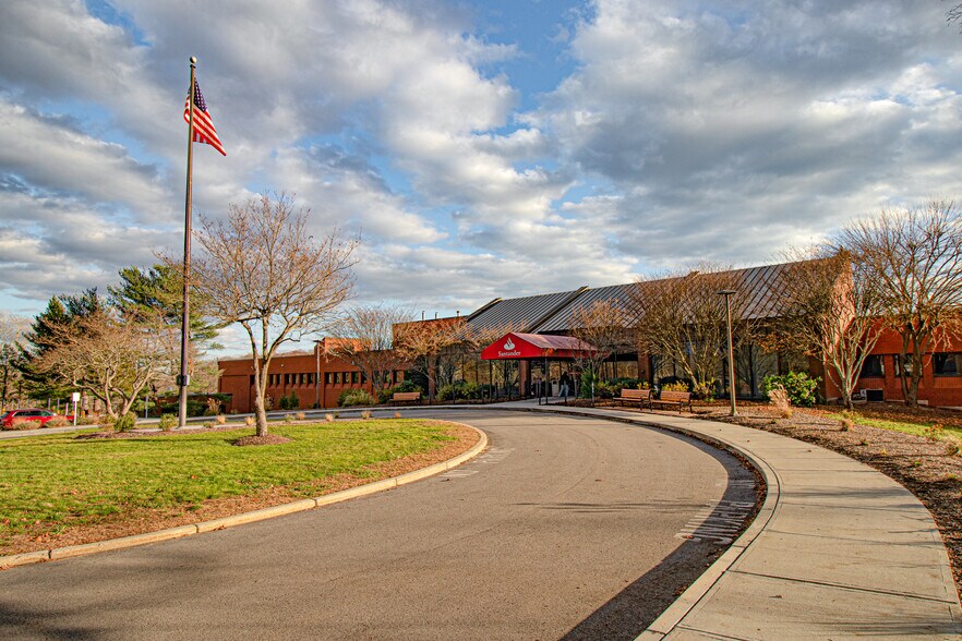 Primary Photo Of 95 Amaral St, Riverside Office For Lease