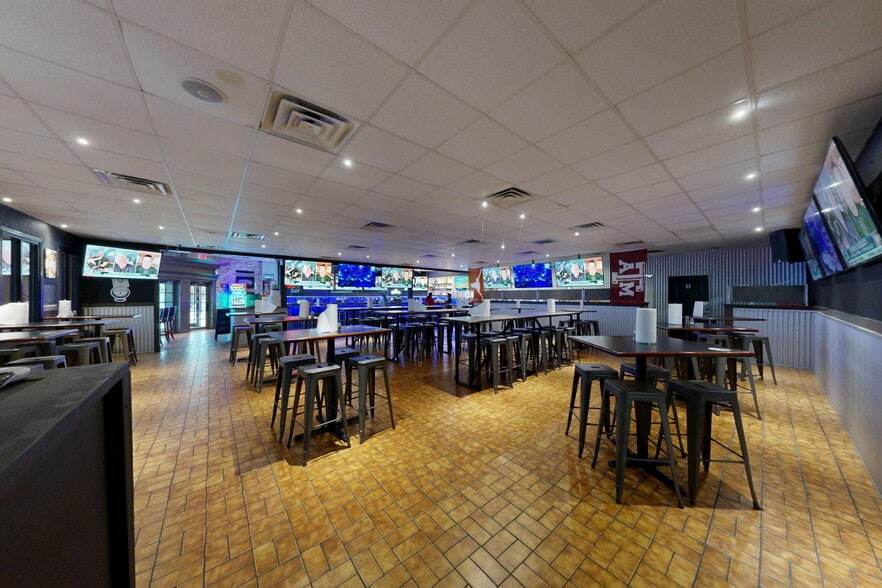 More Photos Of 4946 Rigsby Ave, San Antonio Restaurant For Sale