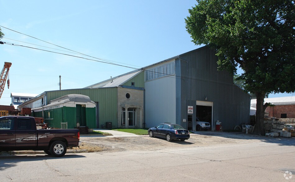 Primary Photo Of 128-132 NW Van Buren St, Topeka Warehouse For Sale