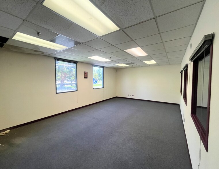 More Photos Of 4700 Aircenter Cir, Reno Light Distribution For Lease