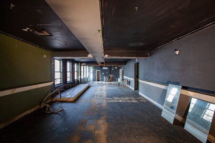 More Photos Of 233 W University Ave, Gainesville Theater Concert Hall For Lease