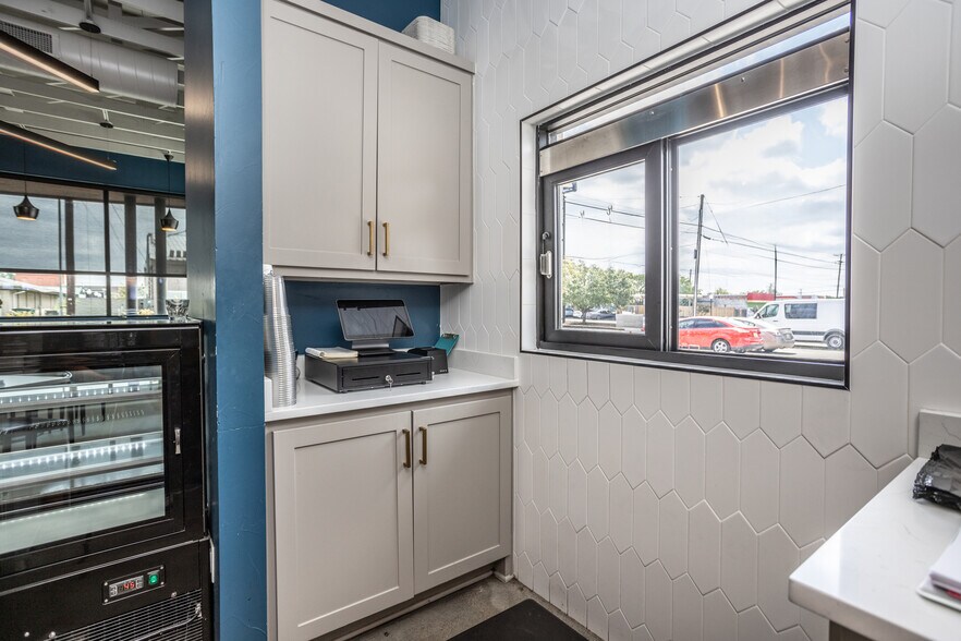 More Photos Of 211 N Weaver St, Gainesville Flex For Sale