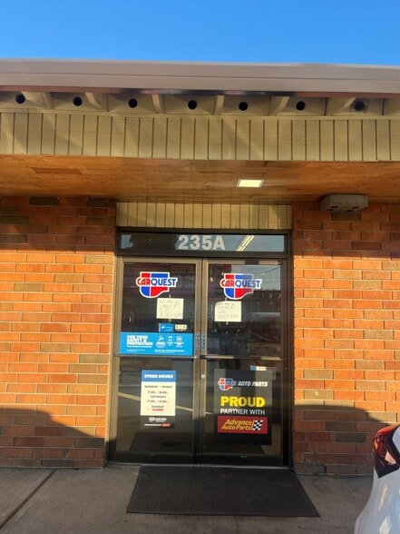 More Photos Of 235 SW Oak St, Hillsboro Auto Repair For Sale