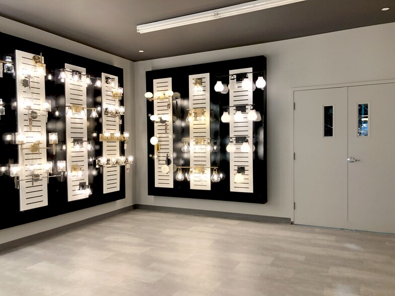More Photos Of 20700 Rte Transcanadienne, Montréal Warehouse For Sale