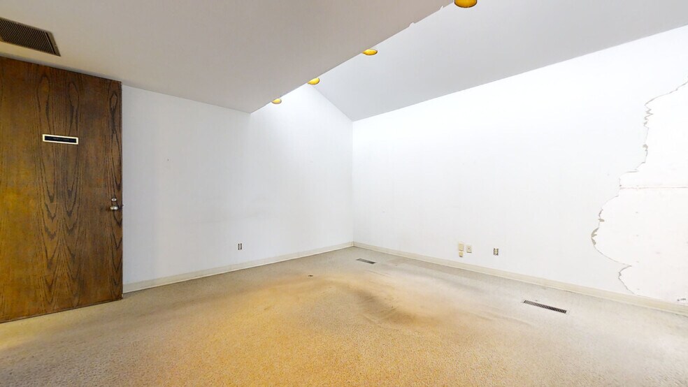 More Photos Of 901 Charleston Ave, Mattoon Medical For Lease