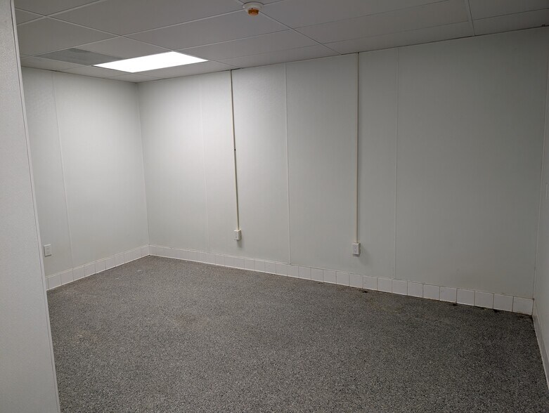 More Photos Of 2421 E Artesia Blvd, Long Beach Warehouse For Lease