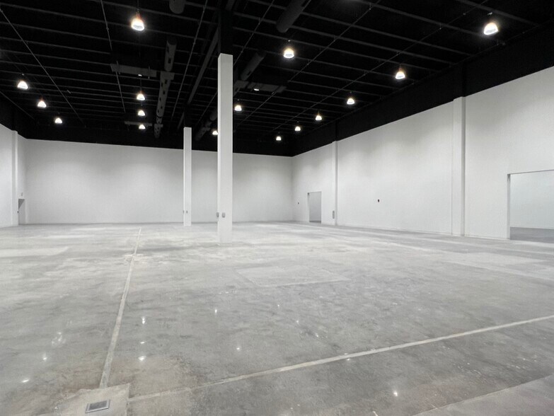 More Photos Of 159 Armour Dr NE, Atlanta Showroom For Lease