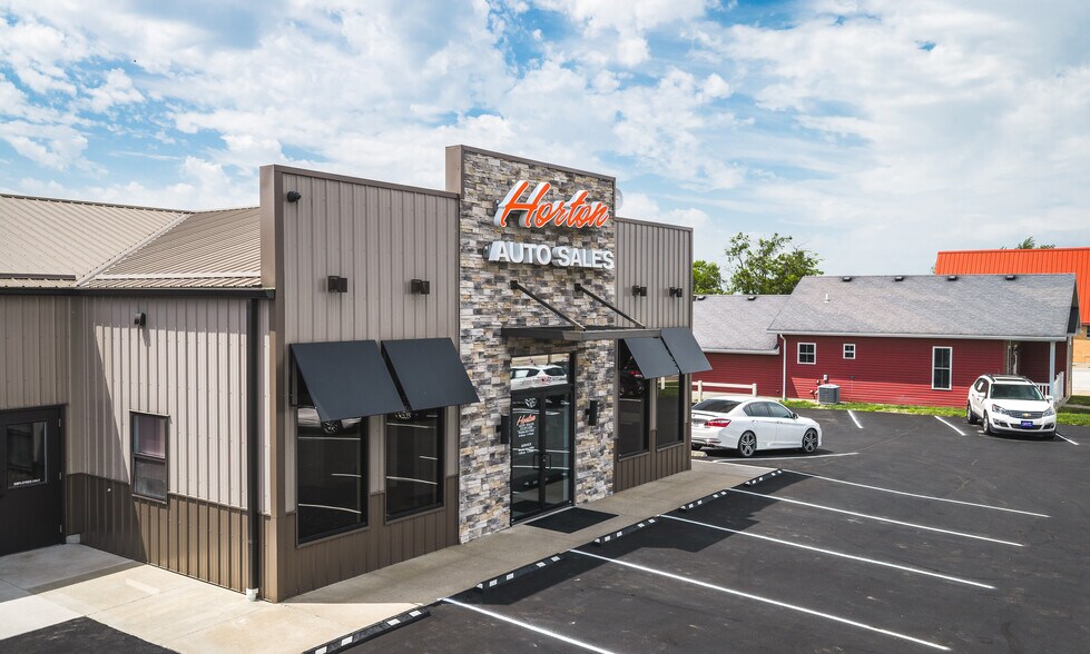 More Photos Of 1008 E Main St, Linn Auto Dealership For Sale