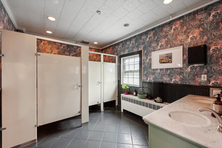 More Photos Of 15 Prospect St, Southampton General Retail For Sale