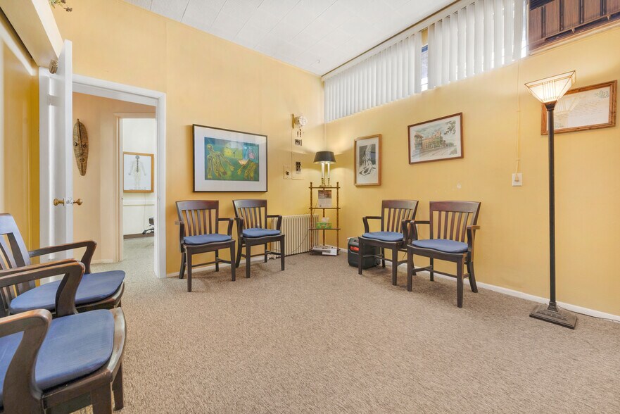 More Photos Of 2037 E Madison St, Seattle Storefront Retail Office For Sale