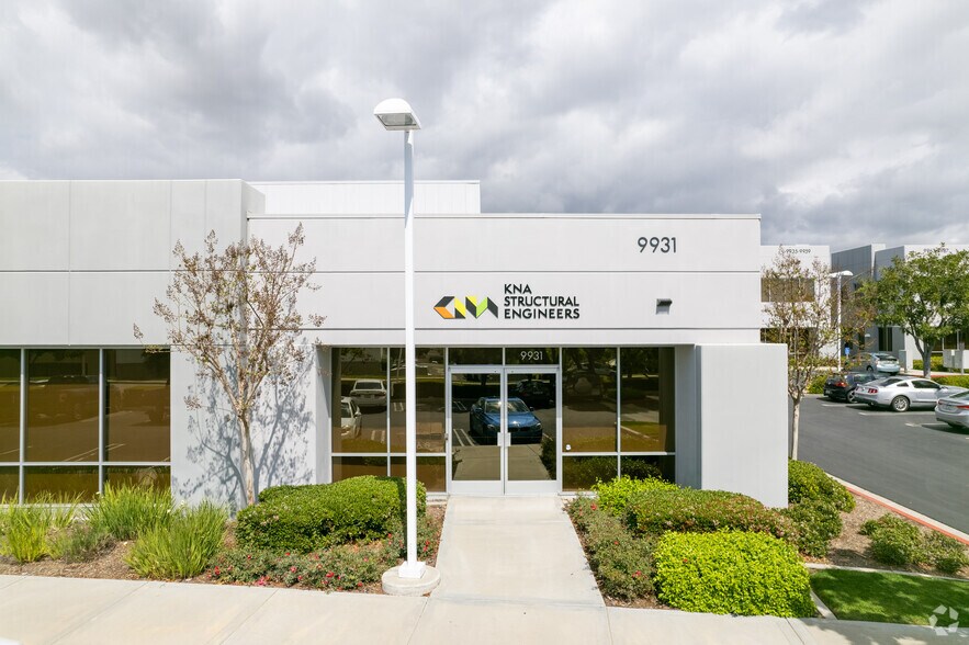 More Photos Of 9935-9959 Muirlands Blvd, Irvine Showroom For Sale