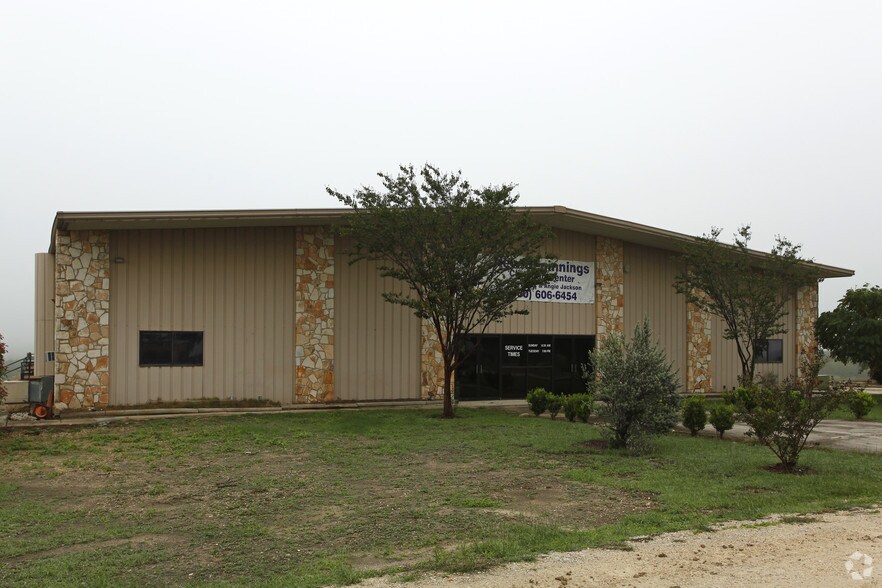 More Photos Of 23129 N Interstate 35, New Braunfels Sports And Entertainment For Lease