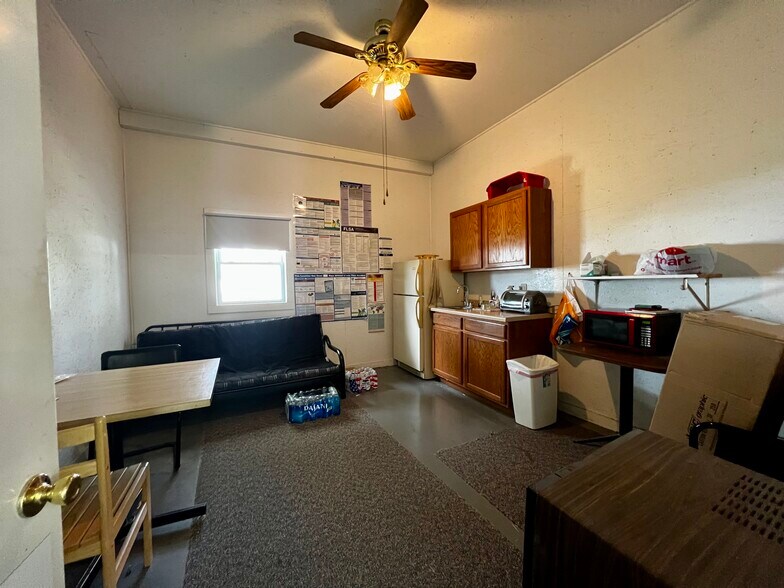 More Photos Of 1120 E Jackson St, Macomb Freestanding For Sale