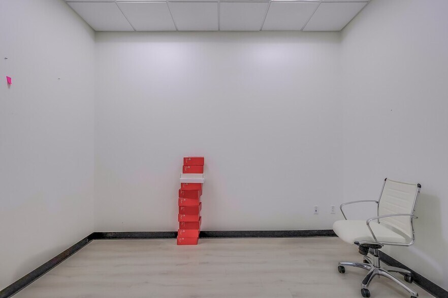 More Photos Of 5947-5951 Variel Ave, Woodland Hills Office For Sale