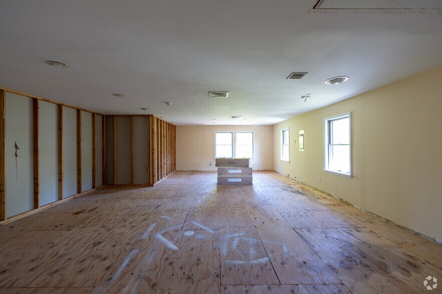 More Photos Of 100 Quarry Rd, Hamburg Medical For Lease