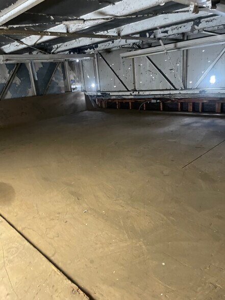 More Photos Of 125 E 6th St, Beaumont Auto Repair For Sale