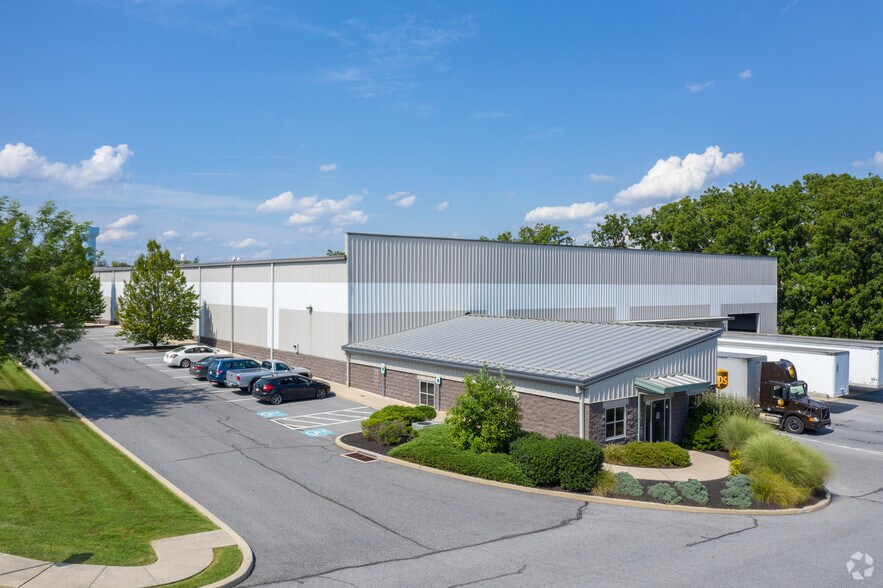 More Photos Of 300 Commerce Dr, New Holland Distribution For Lease