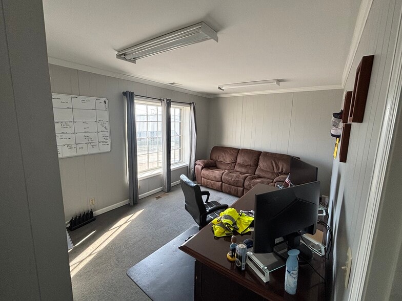 More Photos Of 2403 Kline Ave, Nashville Warehouse For Lease