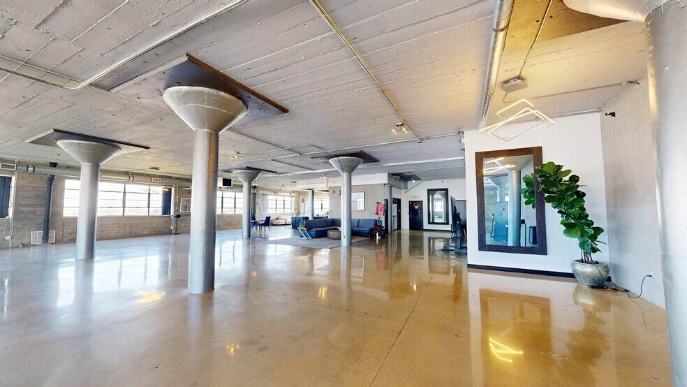 More Photos Of 530 E 8th St, Los Angeles Showroom For Lease