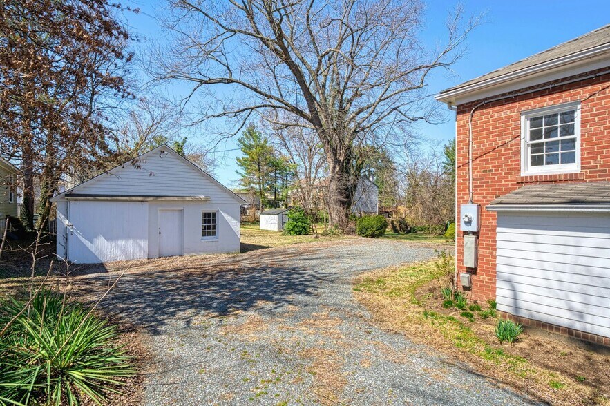 More Photos Of 121 N Hatcher Ave, Purcellville Office For Sale