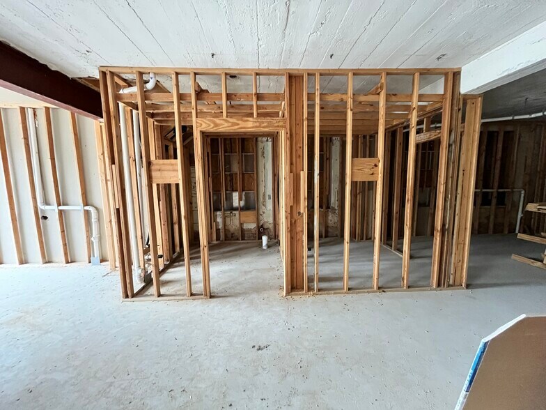 More Photos Of 311 S Locust St, Denton Freestanding For Lease