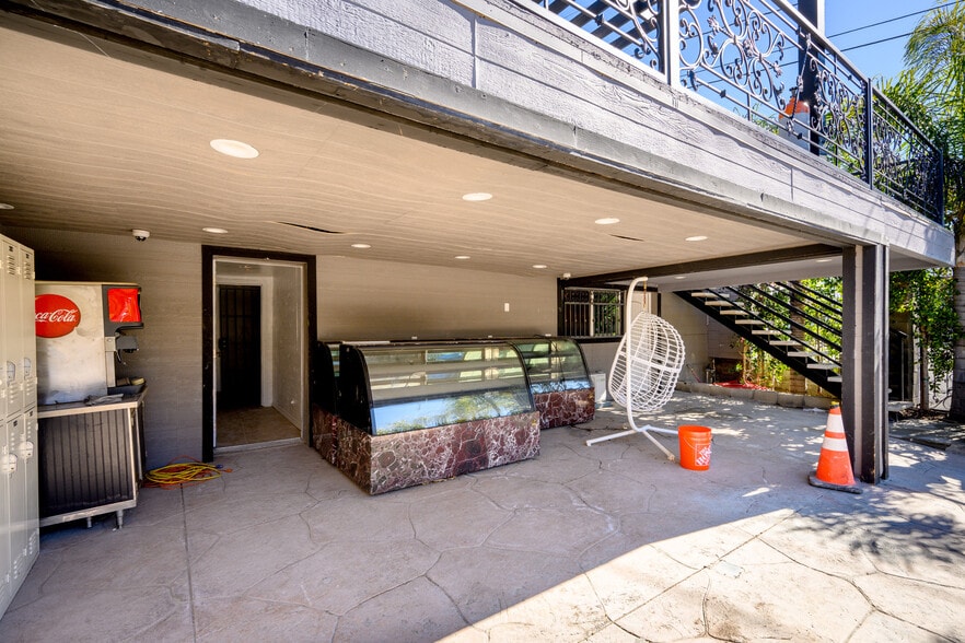 More Photos Of 6500 Foothill Blvd, Tujunga Restaurant For Sale