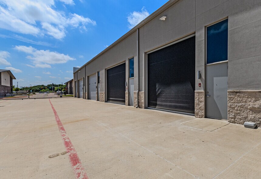 More Photos Of 1725 N Hwy 377, Roanoke Warehouse For Sale