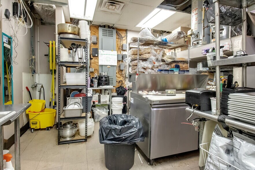 More Photos Of 38 Washington St, Ellicottville Storefront For Sale
