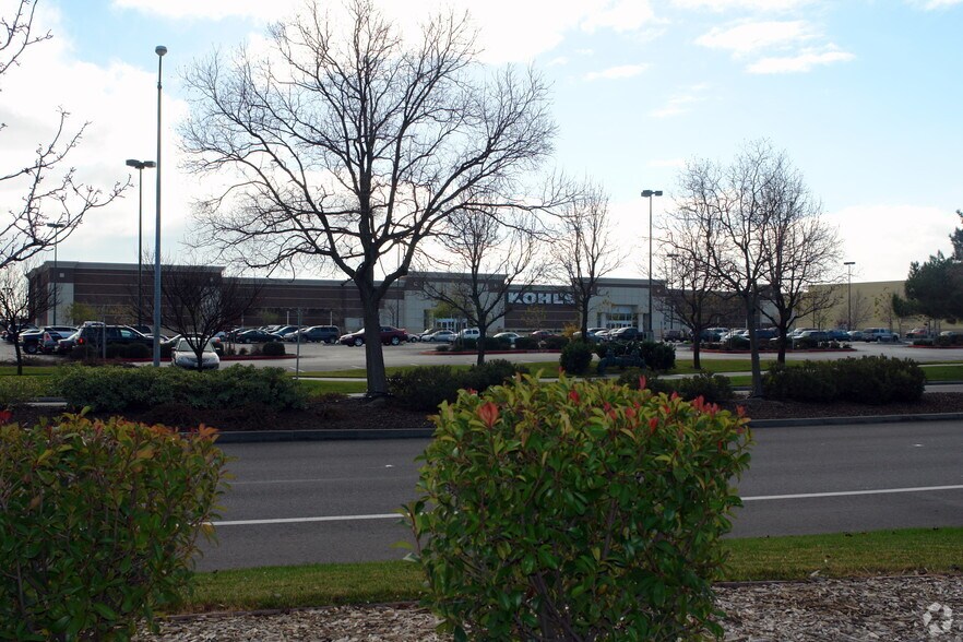 More Photos Of 570 Orange Dr, Vacaville Department Store For Lease