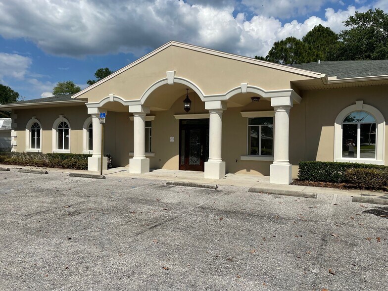 More Photos Of 8407 Pinehurst Dr, Tampa Office For Lease