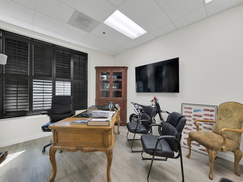 More Photos Of 1211 Flynn Rd, Camarillo Warehouse For Sale