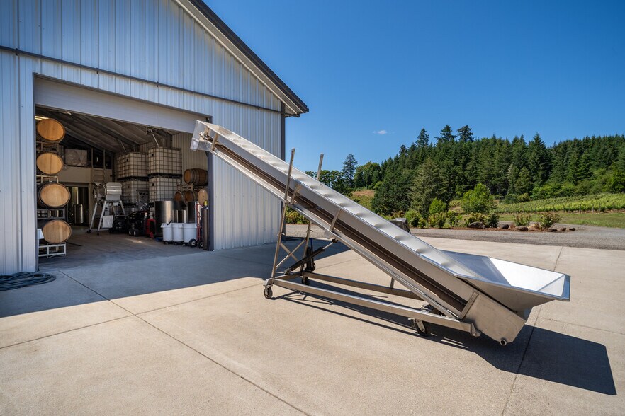 More Photos Of 12000 NW Old Wagon Rd, Carlton Winery Vineyard For Sale