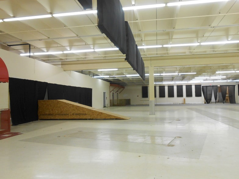 More Photos Of 1000 W US Highway 77, San Benito Unknown For Lease