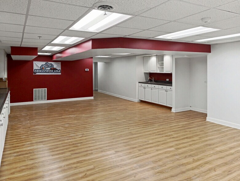 More Photos Of 1N131 County Farm Rd, Winfield Office For Sale